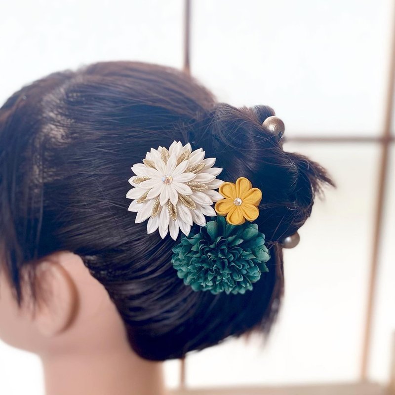 Tsumamizaiku Yukata Hair Ornament Yellow x Two Tone Green - 发饰 - 丝．绢 黄色