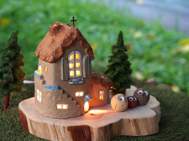 【灯屋 Lighted House】陶手作-可爱的家(不含木头配件,猫头鹰) - 灯具/灯饰 - 陶 多色