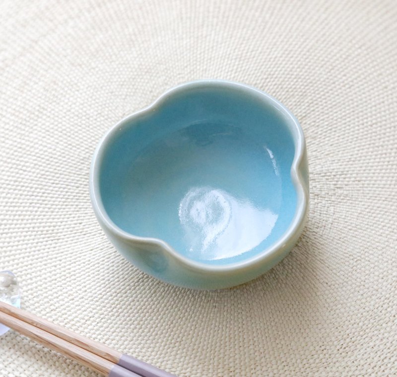 优惠价 / 浅蓝釉药三叶小钵 (小尺寸) - 碗 - 陶 蓝色