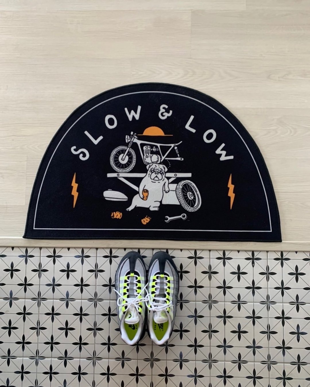 SLOW & LOW 巴哥骑士半圆形地垫 *玄关*厕所*阳台* - 摆饰 - 其他材质 黑色