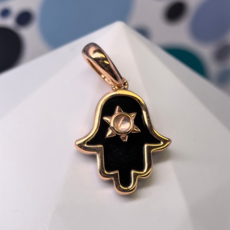 爱丽丝-18K玫瑰金黑玛瑙法蒂玛之手吊坠连项链配白蛋面翡翠及钻石 - 项链 - 宝石 