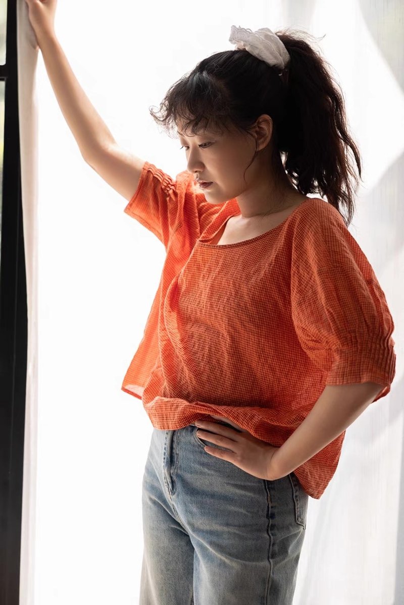 Local gal 日本进口面料复古红色格子落肩压褶袖宽松圆领短袖上衣 - 女装上衣 - 棉．麻 红色