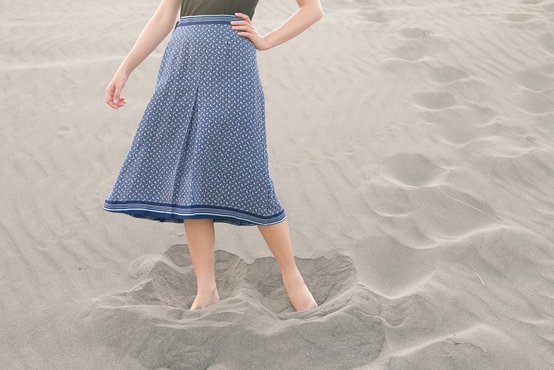 Giraffe 长颈鹿人_蓝藤小麦古着半身裙 - 裙子 - 尼龙 蓝色