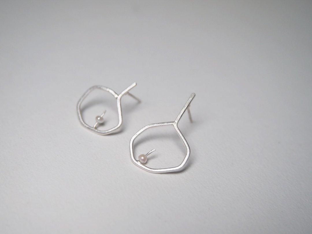 【Line 系列】 #a156 米粒小珍珠耳环-金工手作银饰 - 耳环/耳夹 - 银 白色