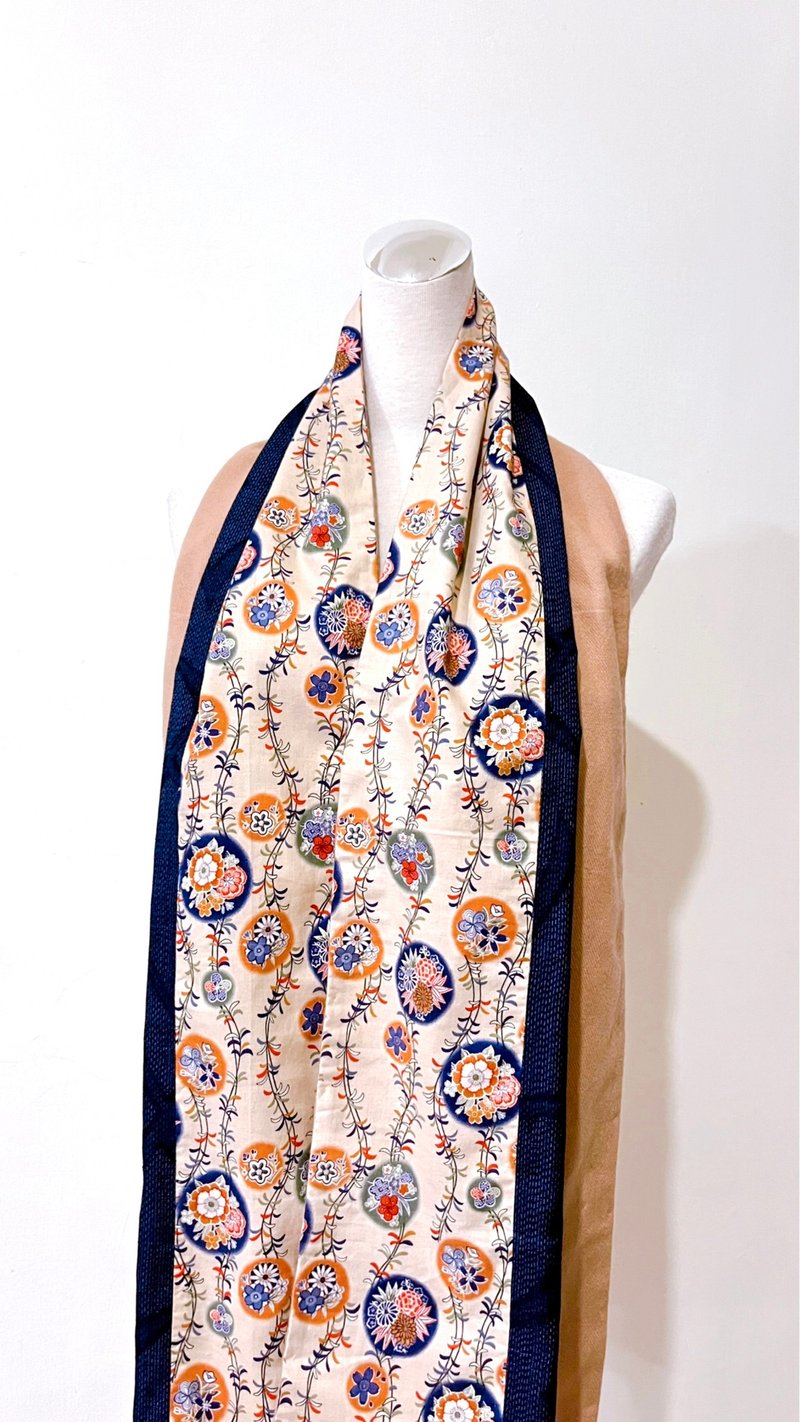 纯手作/驼色日本花团锦簇花草印花羊毛围巾披肩 - 围巾/披肩 - 羊毛 卡其色