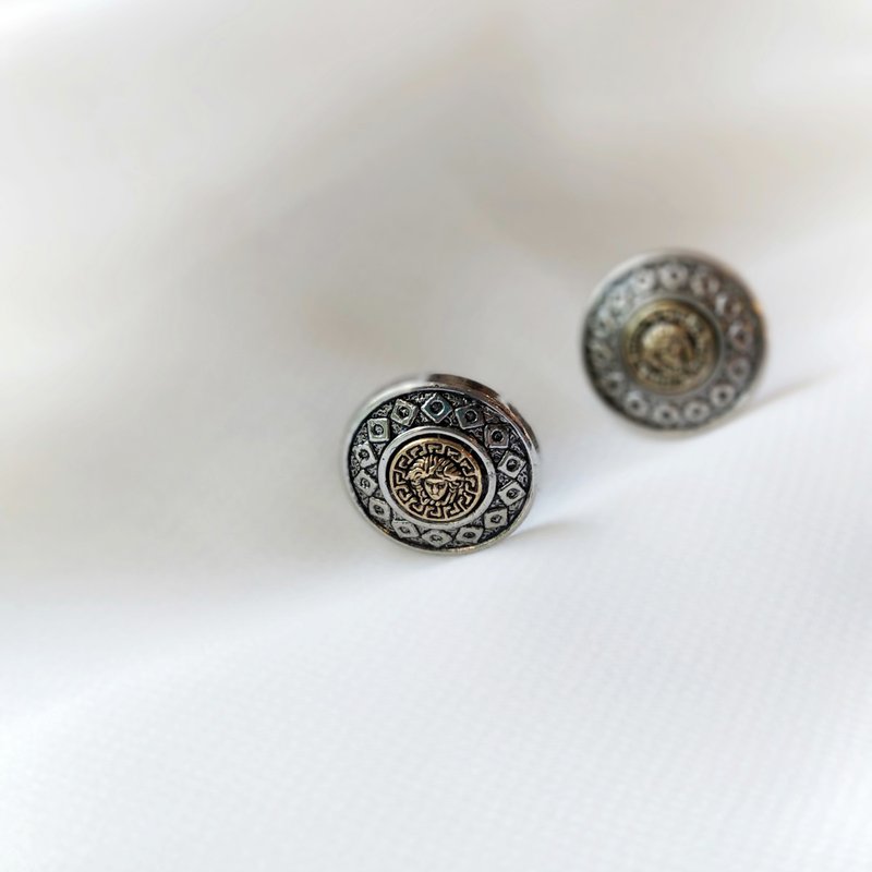 【Un Jess Cadeau】早期希腊图腾钮扣耳环/两款 - 耳环/耳夹 - 不锈钢 多色