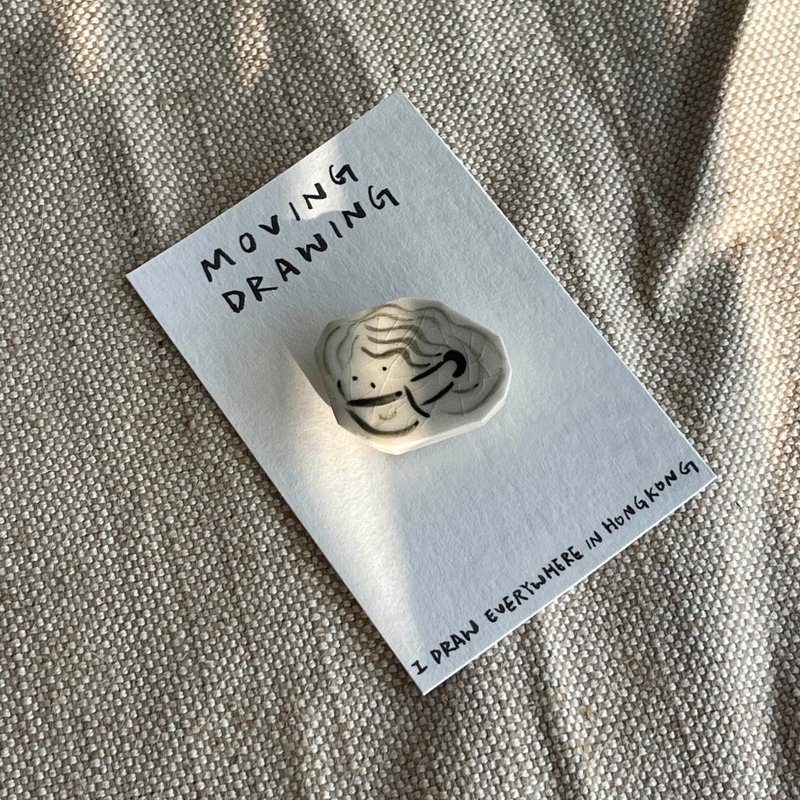Moving Drawing l #出口   l ceramic pin - 胸针 - 陶 白色