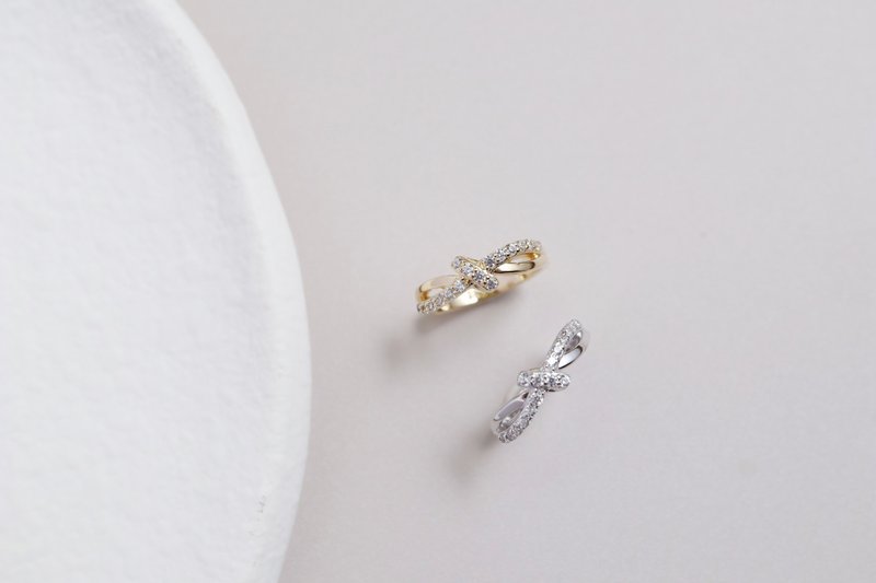 小扭结。纯银耳骨夹 - 耳环/耳夹 - 纯银 银色