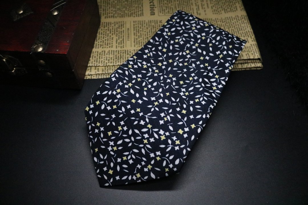 黑色小碎花领带/绅士风休闲百搭necktie - 领带/领带夹 - 聚酯纤维 黑色