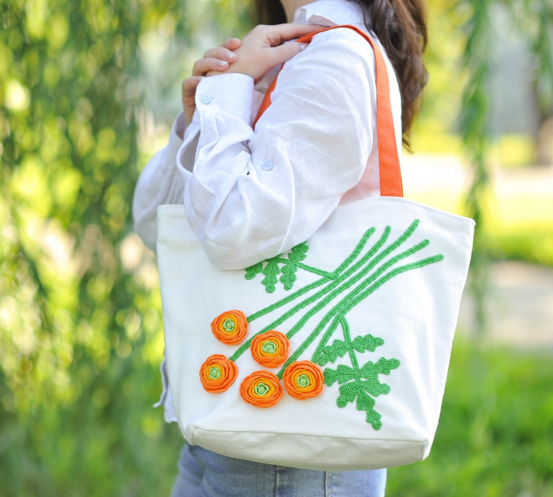 Canvas tote bag with zipper, Handmade tote bags for women, Floral tote bags - 手提包/手提袋 - 亚麻 白色