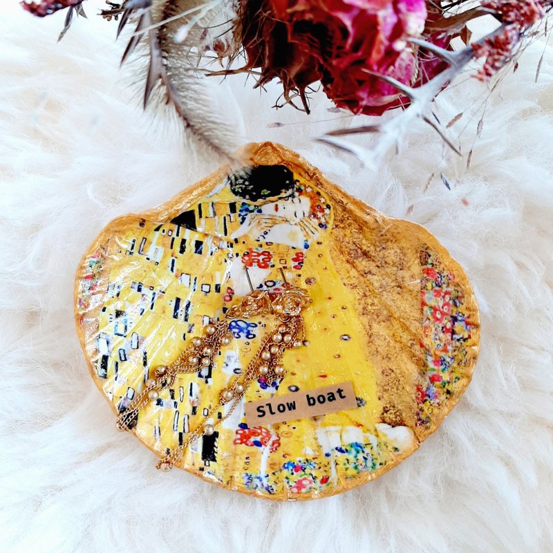 Klimt and The Kiss | Scallop Shell Ring Box | Shell Trinket Dish | Home Decor - 摆饰 - 其他材质 黄色