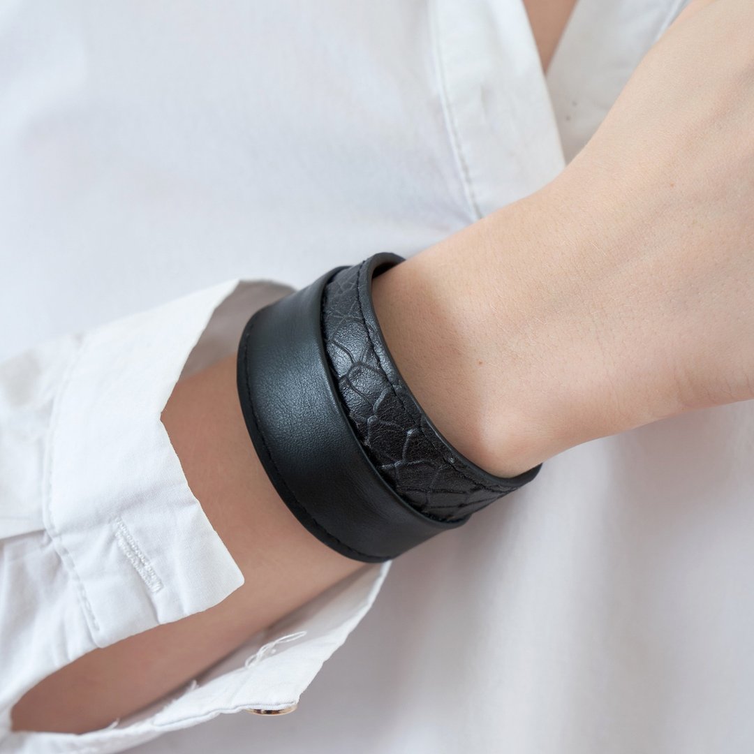 Leather Crocodile textured Bracelet / Wristband Black - 手链/手环 - 真皮 黑色