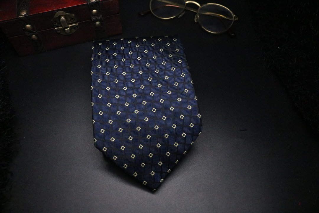 蓝色真丝小方块领带/绅士商务正装necktie - 领带/领带夹 - 丝．绢 蓝色
