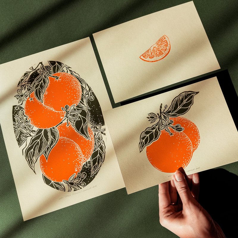 画廊墙上的 3 件橙子和切片亚麻油毡版画复古柑橘类水果艺术 - 墙贴/壁贴 - 纸 橘色