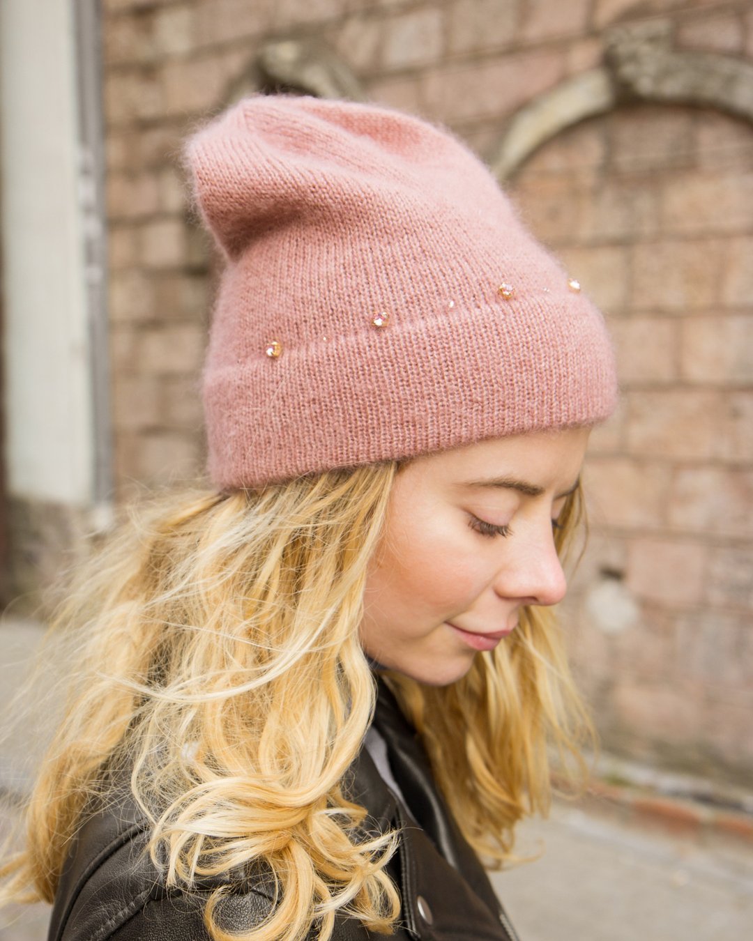 Mohair beanie hat with swarovski crystals. Rose pink knitted hat - 帽子 - 羊毛 粉红色