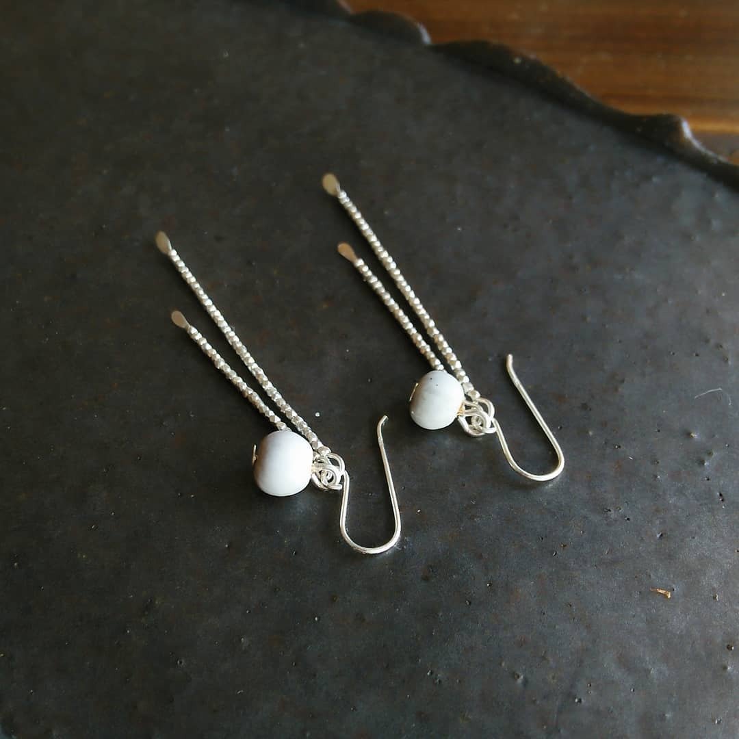 2 strand Silver earrings│Sparkling Karen Silver small beads, Village Juzudama (Job's Tears) / Earrings or Clip-On/ Chiang Mai, Thailand - 耳环/耳夹 - 银 银色