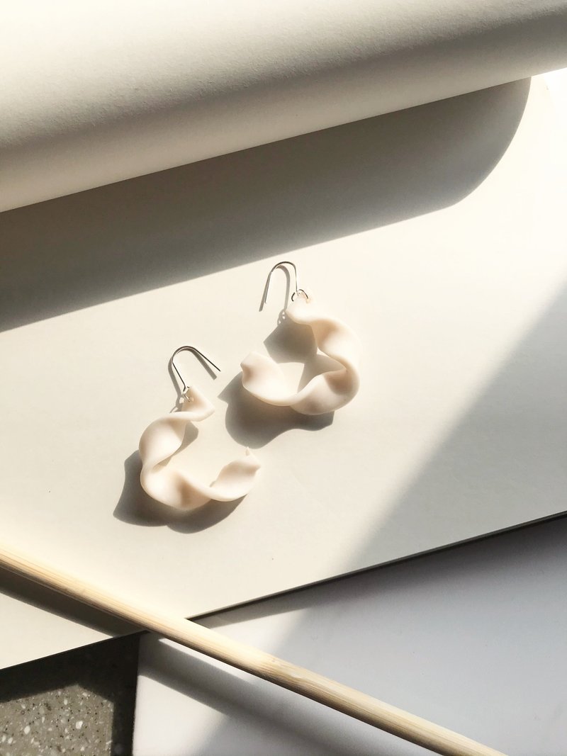 •MUKHA• 手工软陶耳饰 925纯银 独特 简约 立体 小众设计 - 耳环/耳夹 - 粘土 白色
