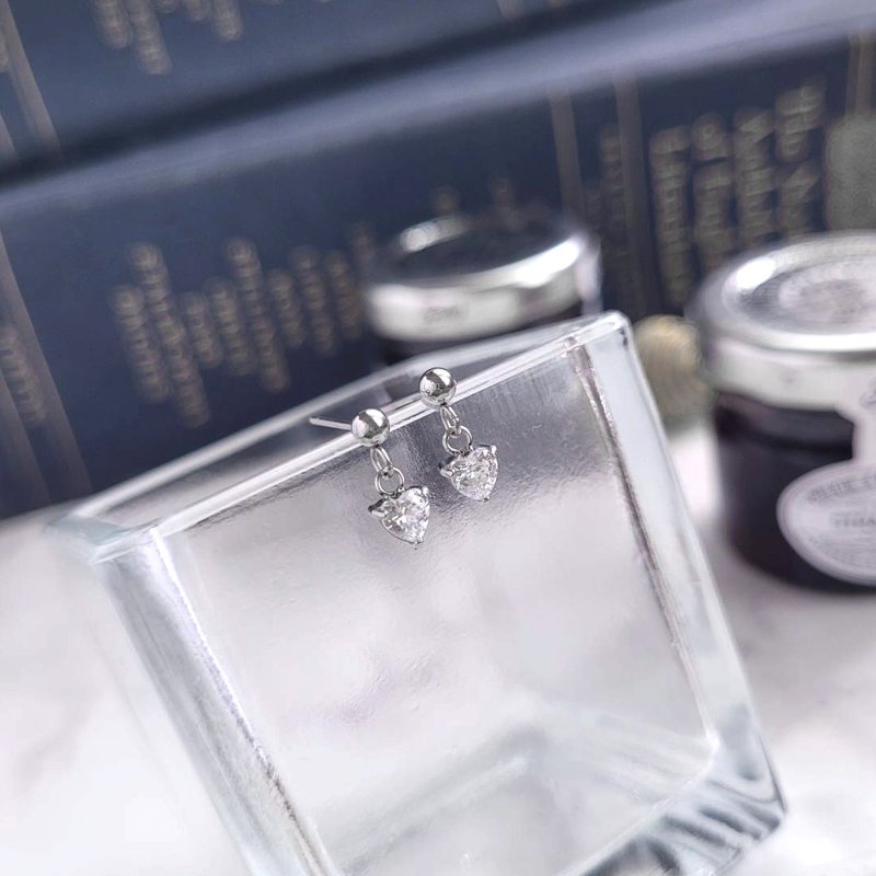 跃动的心。垂墬晶钻锆石白钢耳针  防耳洞密合不怕水不变色防过敏 - 耳环/耳夹 - 不锈钢 银色