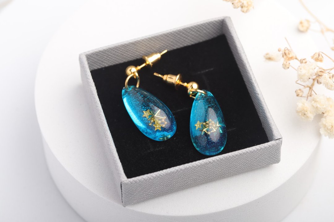 Handmade resin earrings - 耳环/耳夹 - 塑料 蓝色