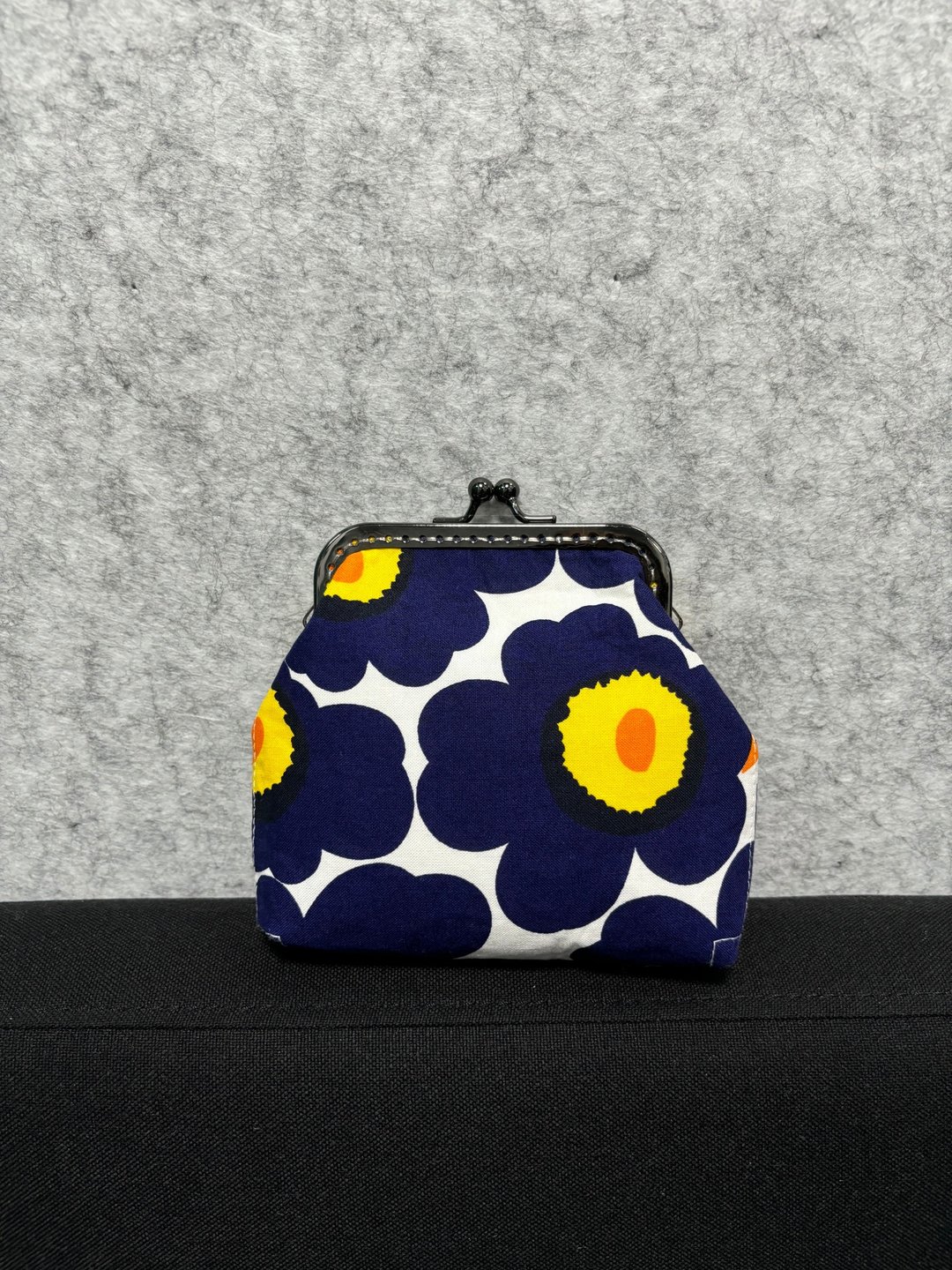 MBC 人手制 Marimekko 10cm 方形框 口金包 散纸包 深蓝花 - 侧背包/斜挎包 - 棉 蓝色