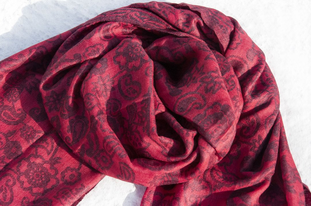 喀什米尔Cashmere/羊绒围巾/纯羊毛围巾披巾/戒指绒披肩 圣诞节礼物 交换礼物 母亲节 父亲节-红色花朵 - 围巾/披肩 - 羊毛 多色