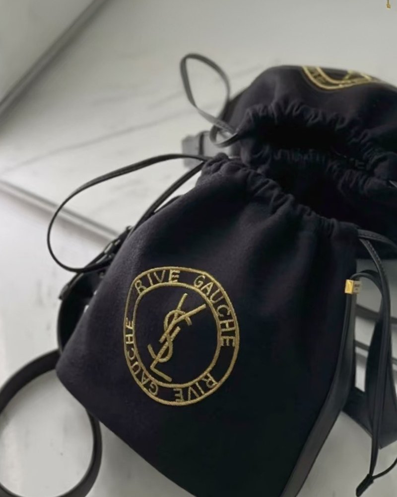 YSL Rive Gauche 绒面刺绣水桶包 附皮革小袋 韩星同款时髦精首选 - 手提包/手提袋 - 真皮 黑色