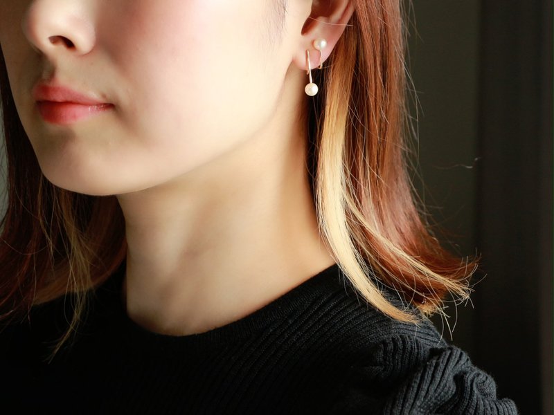 14kgf-double pearl bar clip-on - 耳环/耳夹 - 其他金属 金色