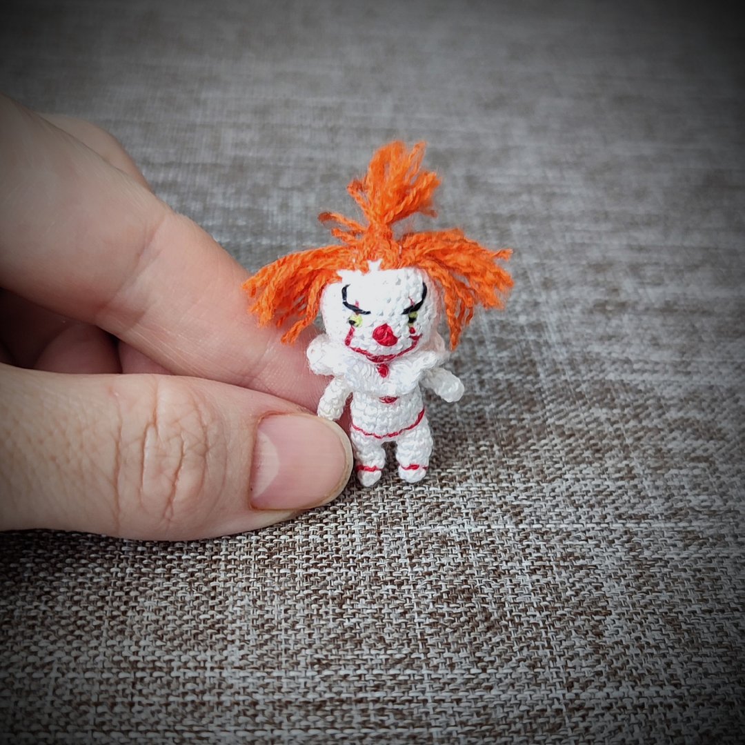 Miniature clown crochet. Micro clown dollhouse. 微型小丑 - 玩偶/公仔 - 棉 白色