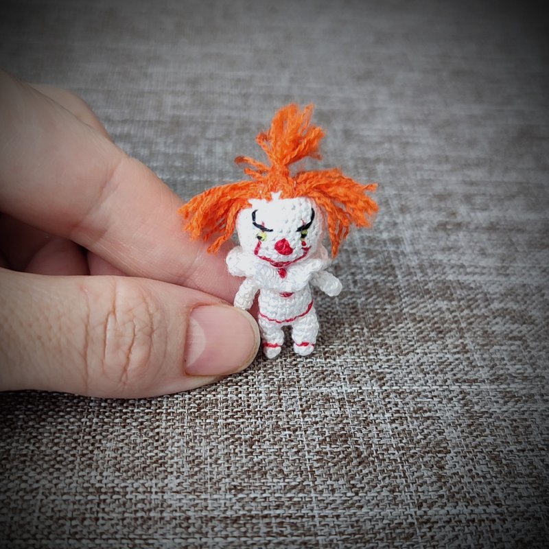 Miniature clown crochet. Micro clown dollhouse. 微型小丑 - 玩偶/公仔 - 棉 白色