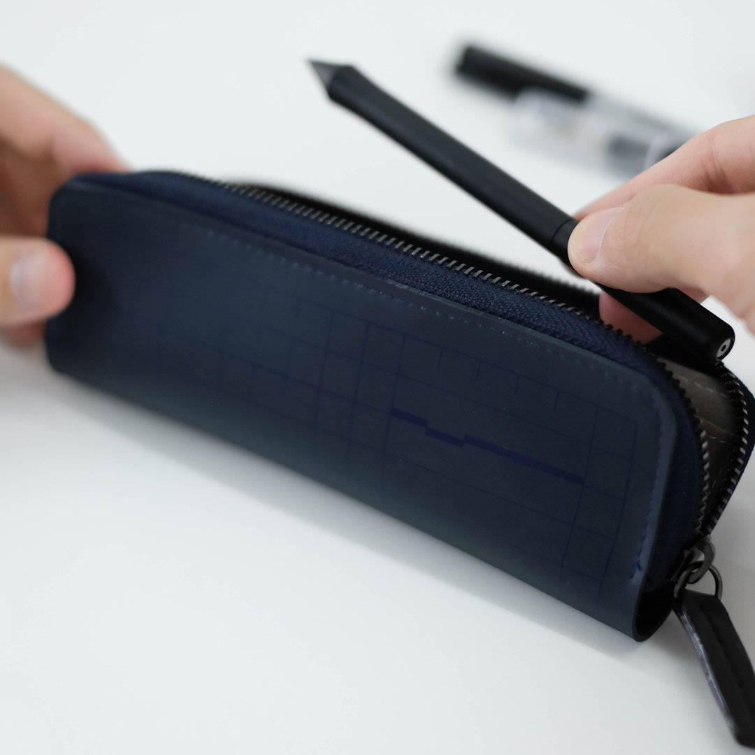 万用收纳套 HALF 笔袋 - 靛蓝色，Cutting Mat 系列 - 铅笔盒/笔袋 - 乳胶 蓝色