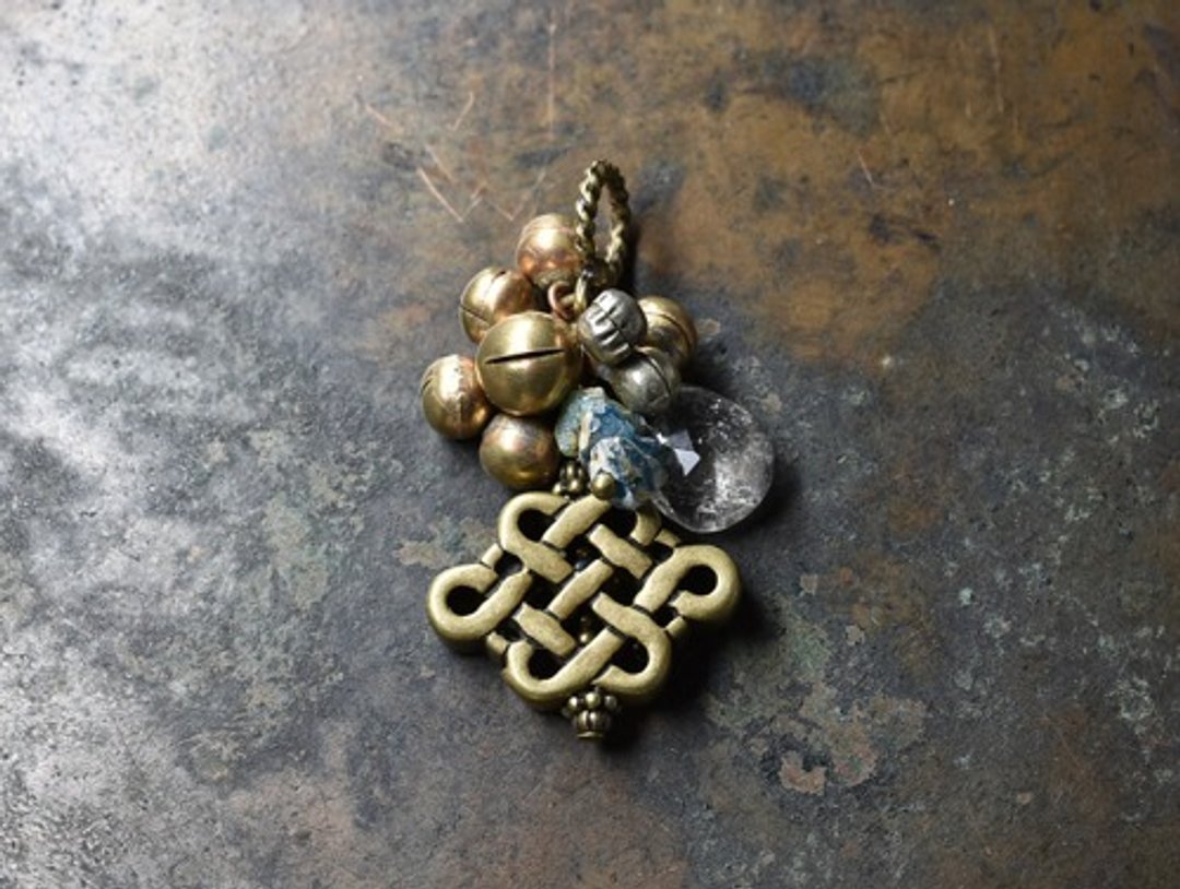 Endless knot and garden rutile quartz, roman glass and fluffy bell pendant top - 项链 - 玻璃 金色