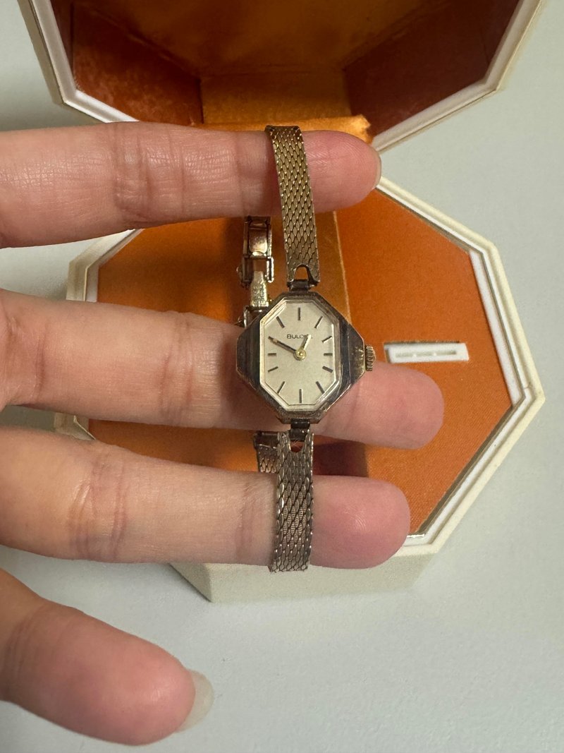 Bulova手上链表附原厂八角盒 - 女表 - 其他金属 金色