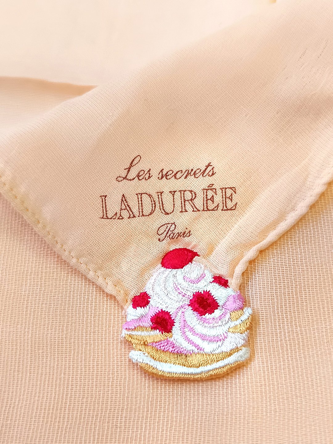 Les Secrets Laduree Paris 经典杯子蛋糕复古手帕 18 x 18 英寸 - 手帕/方巾 - 棉 橘色
