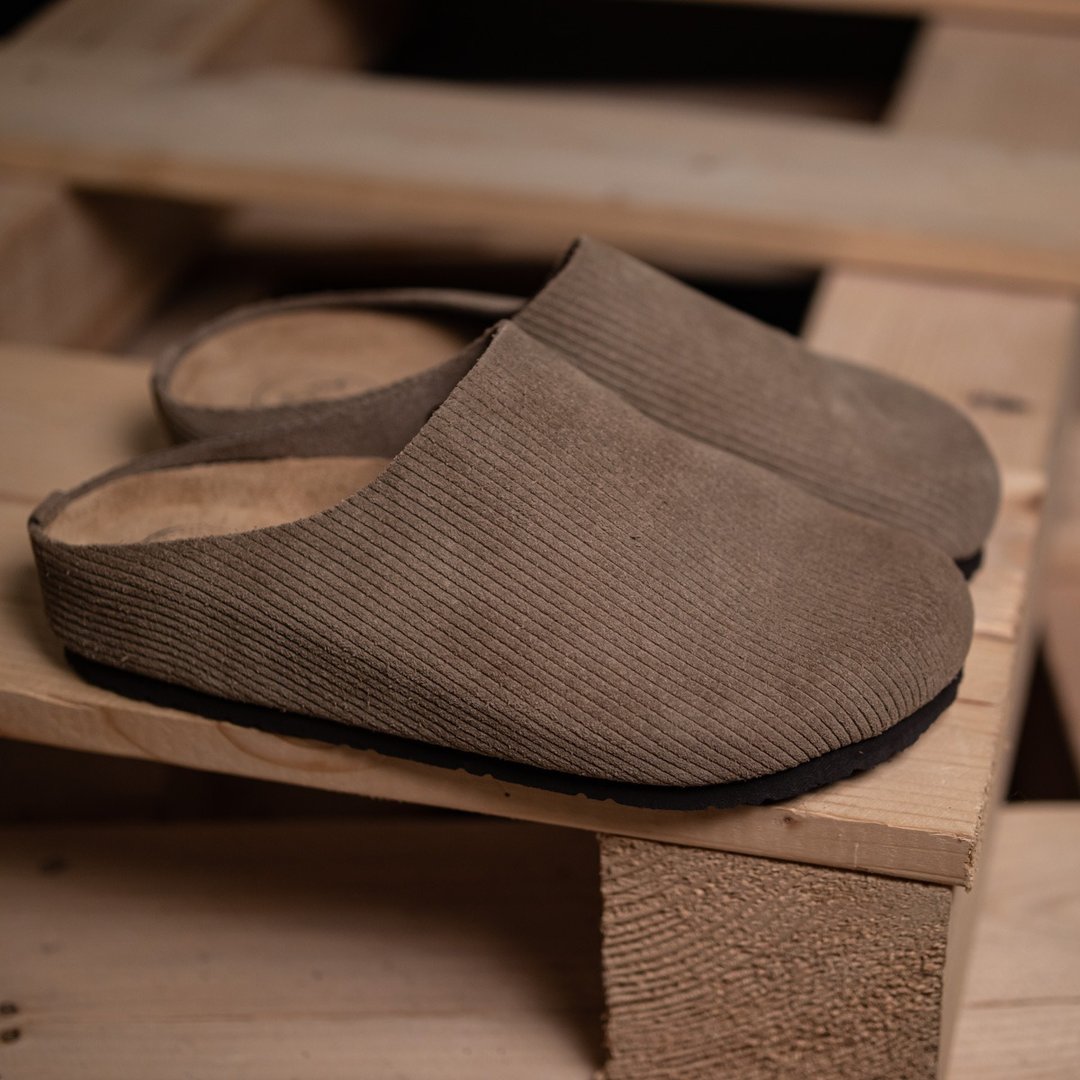 勃肯拖鞋_真皮 灯芯绒 米褐 corduroy 35-45码 室内室外皆可 情侣 - 拖鞋 - 真皮 卡其色