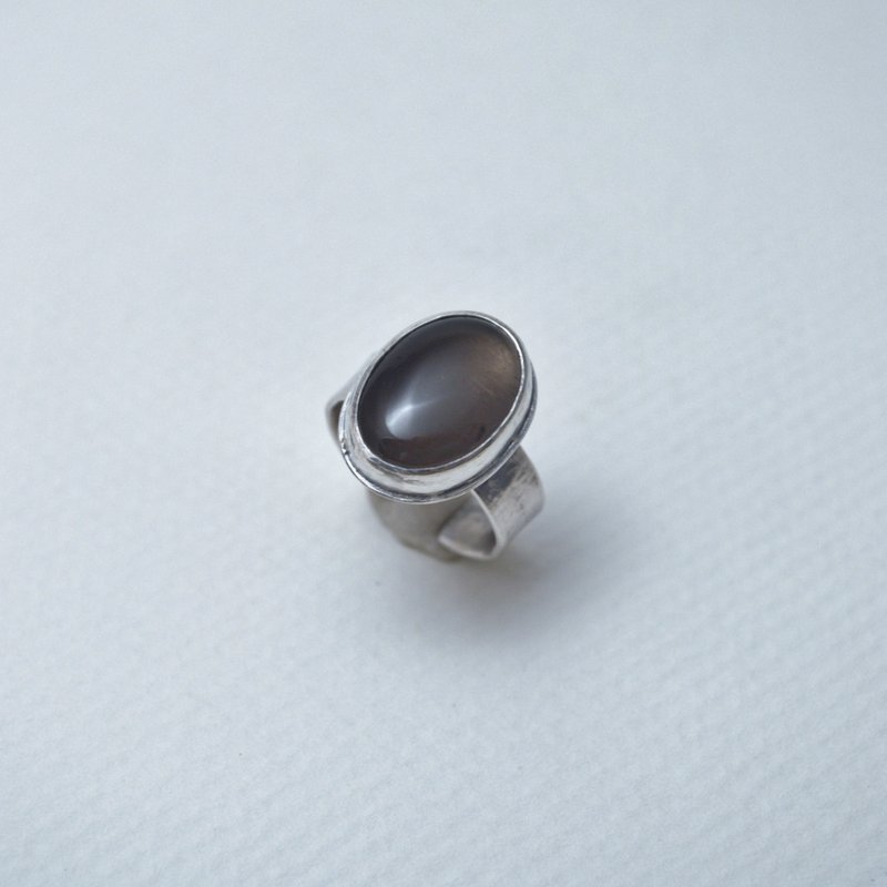 简单系列- 椭圆形茶水晶·硫化纯银开放戒围戒指 - 戒指 - 纯银 咖啡色