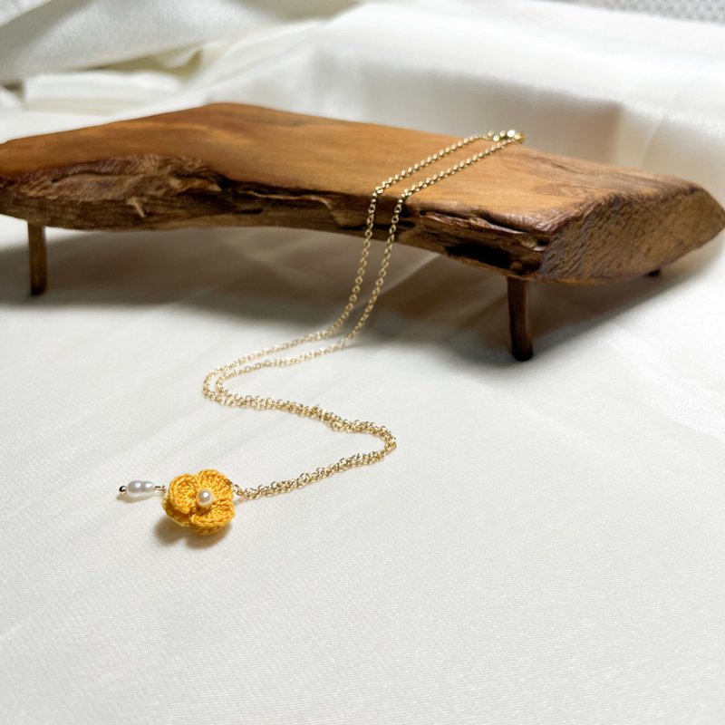 【 原创手作】微钩小花 磁吸 项链 圣诞礼物 圣诞节 蕾丝 钩针 - 项链 - 棉．麻 黄色
