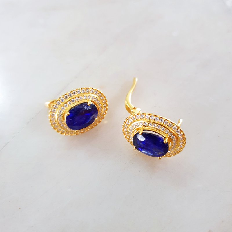 Blue Sapphir earrings surrounded by white zircon  92.5 silver 18k gold plated. - 耳环/耳夹 - 纯银 