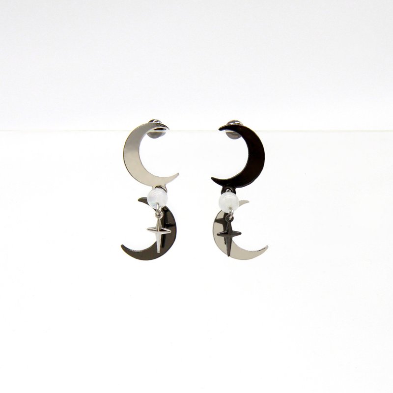 Lunar Hare 双色银月耳环 - 耳环/耳夹 - 铜/黄铜 