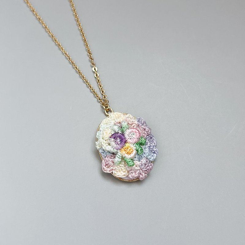 职人手作微钩织花朵浮雕项链 复古优雅感 - 项链 - 棉．麻 多色