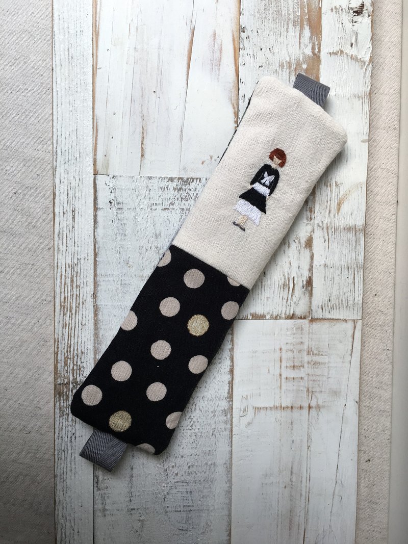 fingirl1000-NO.110 一股刺绣拼布文具笔包-1000枚女子展 - 铅笔盒/笔袋 - 棉．麻 