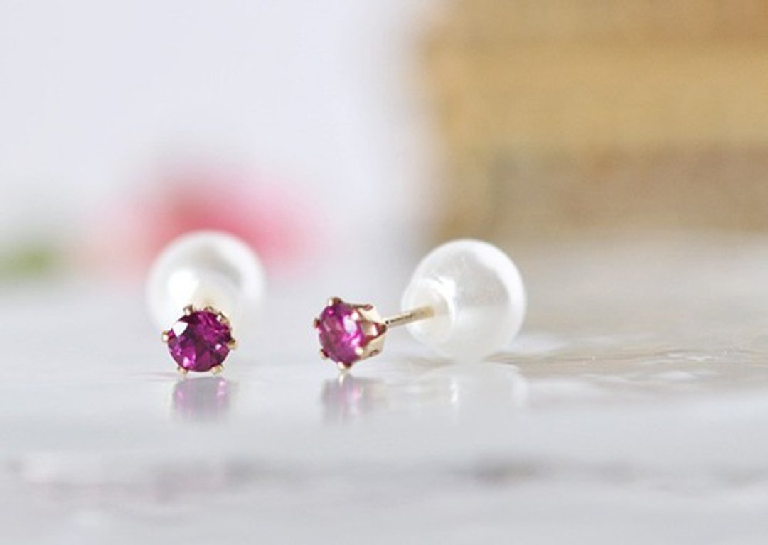 Rhodolite Garnet 6 claw stud earrings - 耳环/耳夹 - 宝石 