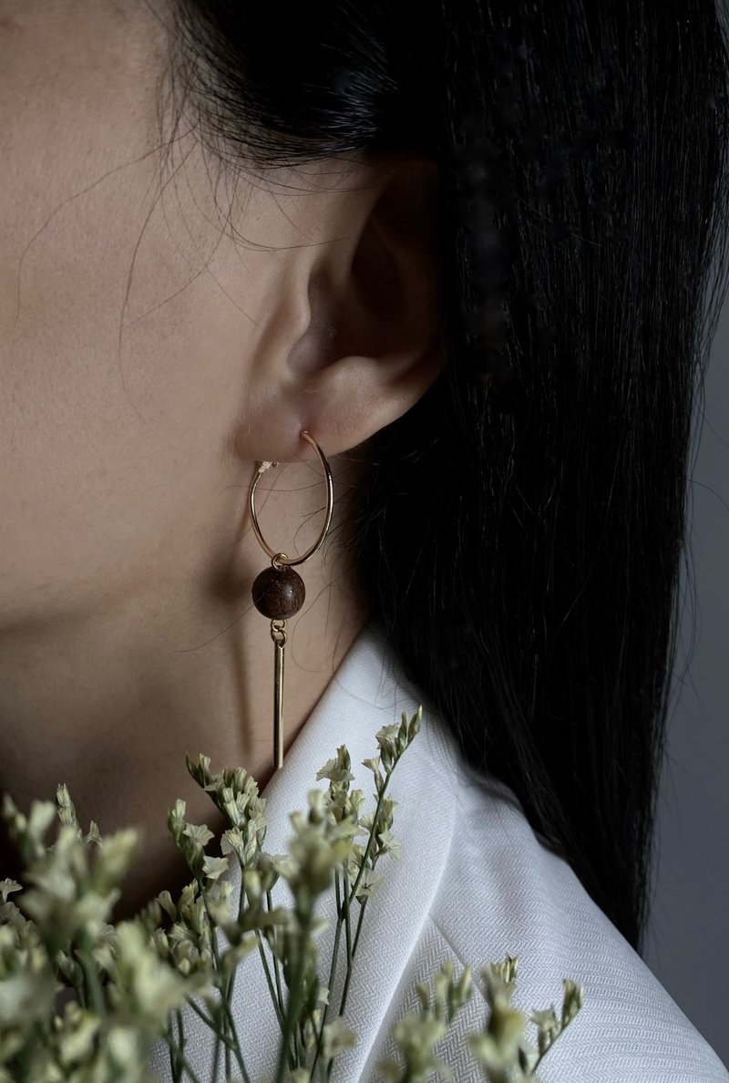 Una (手工打磨木球耳环) - 耳环/耳夹 - 木头 咖啡色