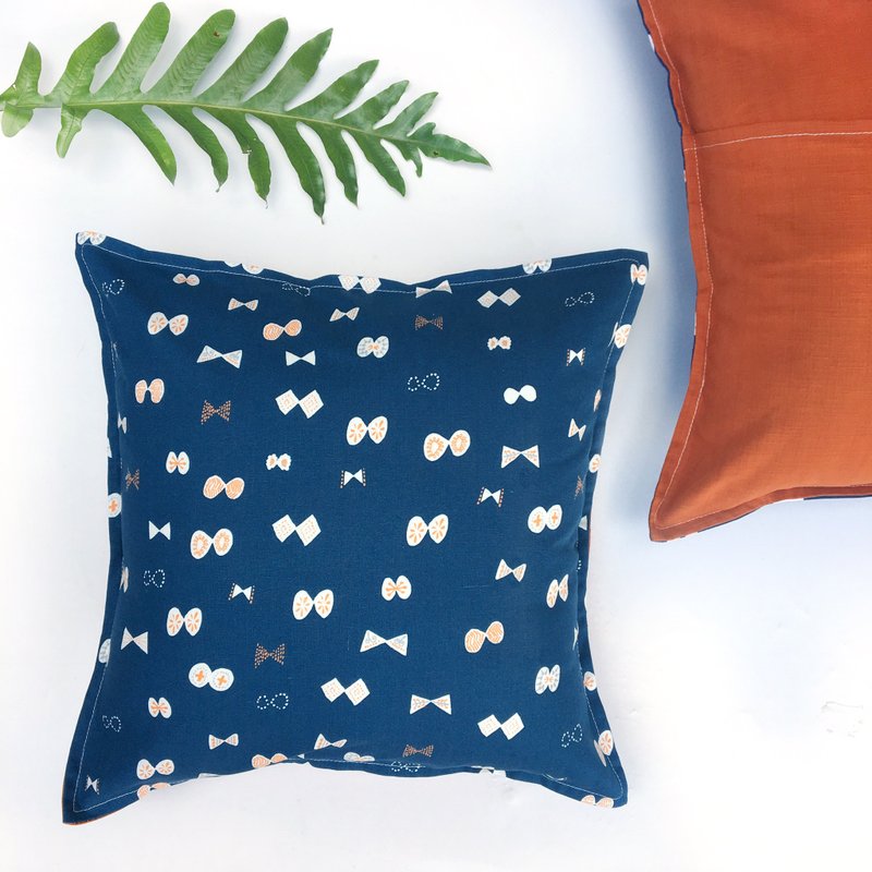 茶香抱枕 魔术蝴蝶//墨蓝// - 枕头/抱枕 - 棉．麻 