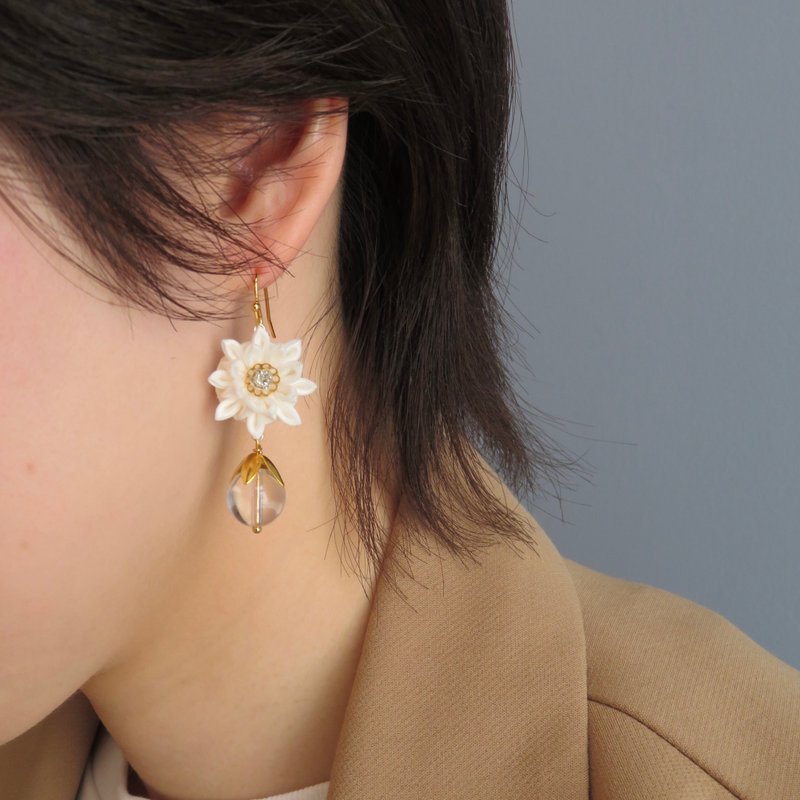 摇曳日日草与水晶耳环/耳夹・和服升级再造饰品 - 耳环/耳夹 - 丝．绢 白色