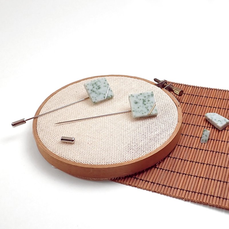 拾 | 台湾旧式抹茶花砖嵌黄铜线胸针.别针.永续环保珠宝 - 徽章/别针 - 瓷 绿色