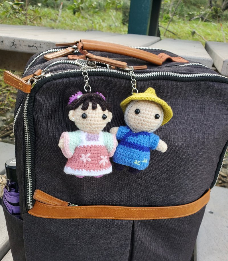 八月湖钩针娃娃 双娃吊饰礼盒 附故事卡 - 吊饰 - 其他人造纤维 