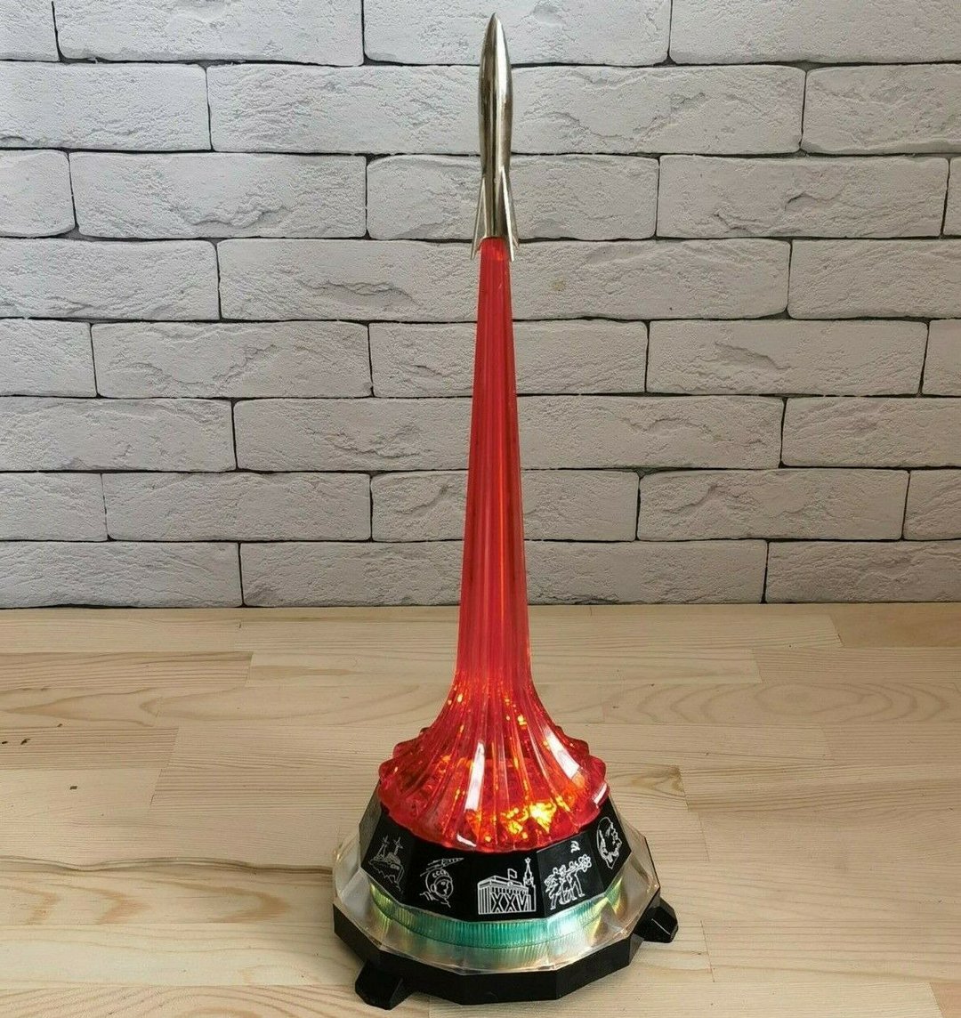 Vintage Table Lamp USSR Rare Night Lamp Rocket Launch Soviet space Age - 灯具/灯饰 - 塑料 红色