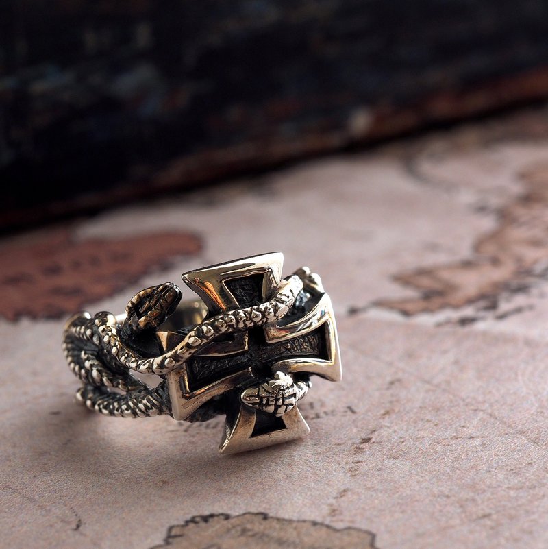 925纯银饰 个性十字盘蛇骑士徽章戒指 狂野 中古世纪 - 戒指 - 纯银 银色