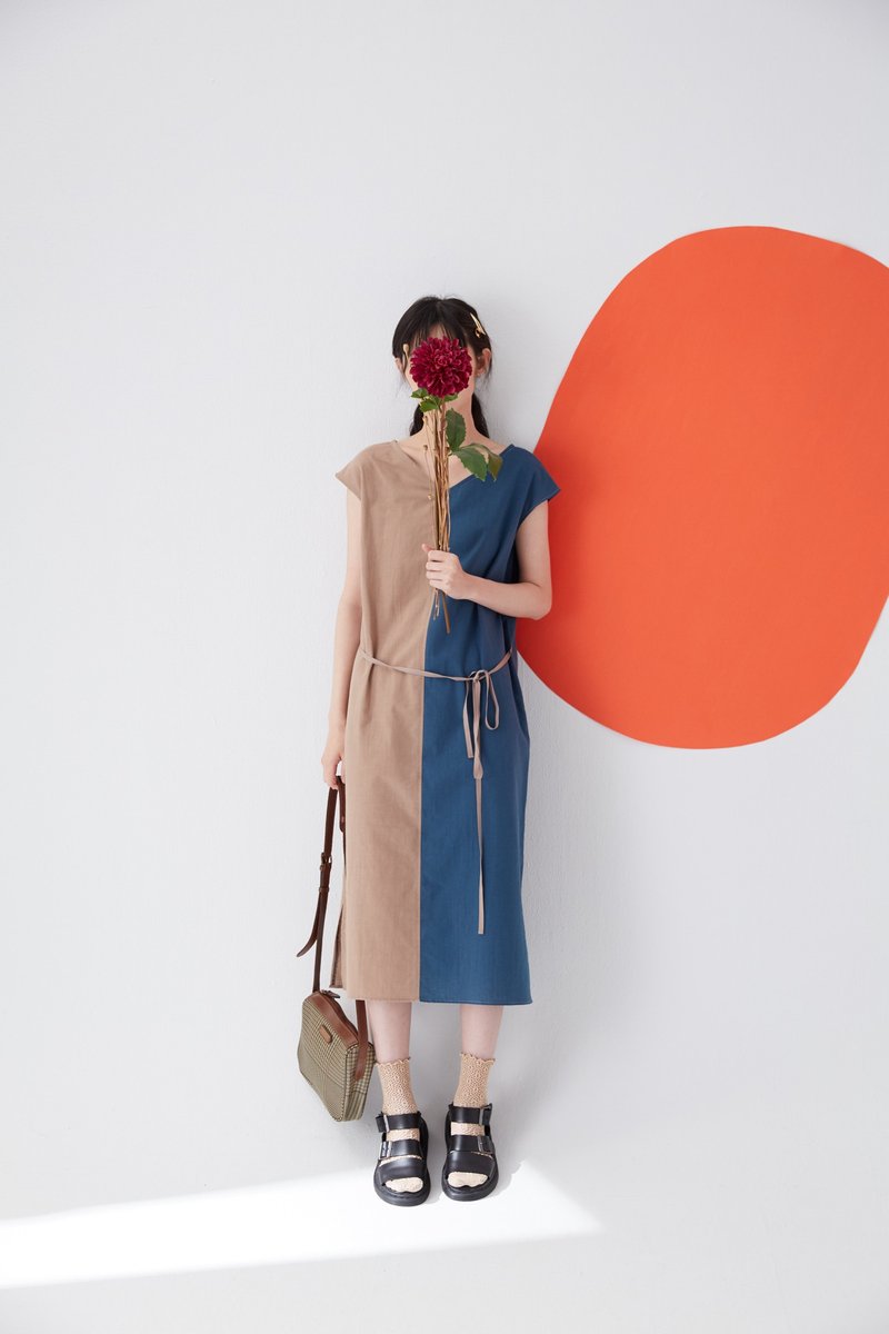 深蓝裸色V领对称绑带洋装 - 洋装/连衣裙 - 棉．麻 蓝色