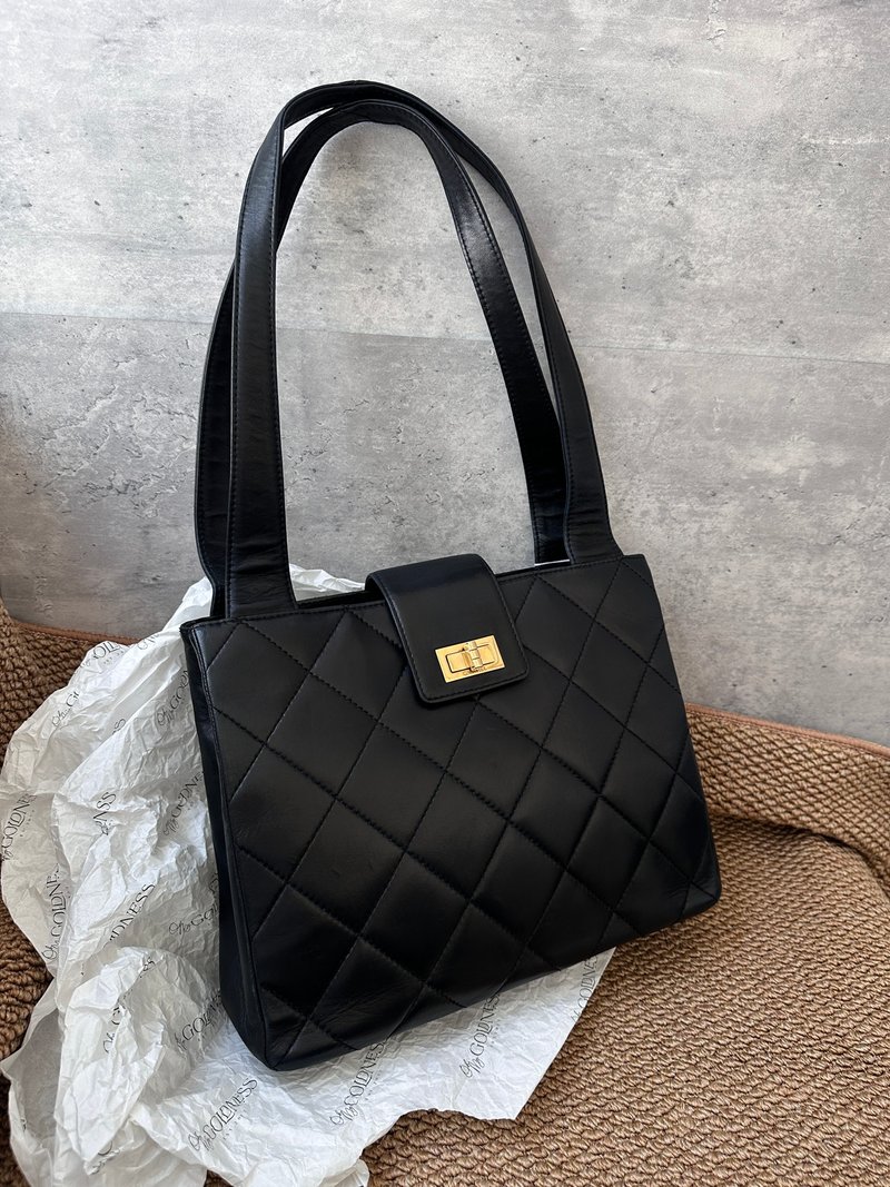 中古包 Chanel 香奈儿 Quilted 2.55 金扣肩背包 - 手提包/手提袋 - 真皮 黑色